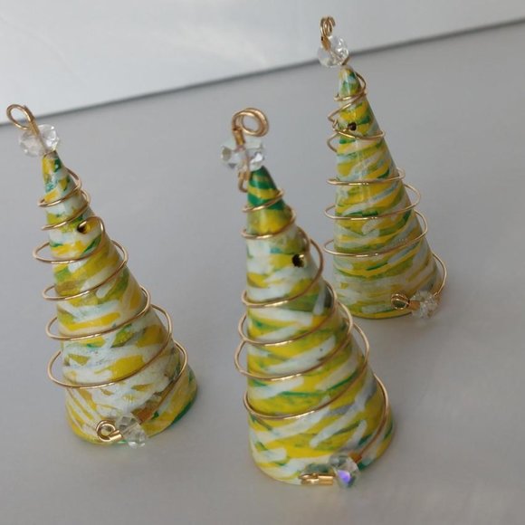 Hand Crafted Single Yellow Christmas Tree Ornament With Beads & Gold Tone Wire - Picture 14 of 16